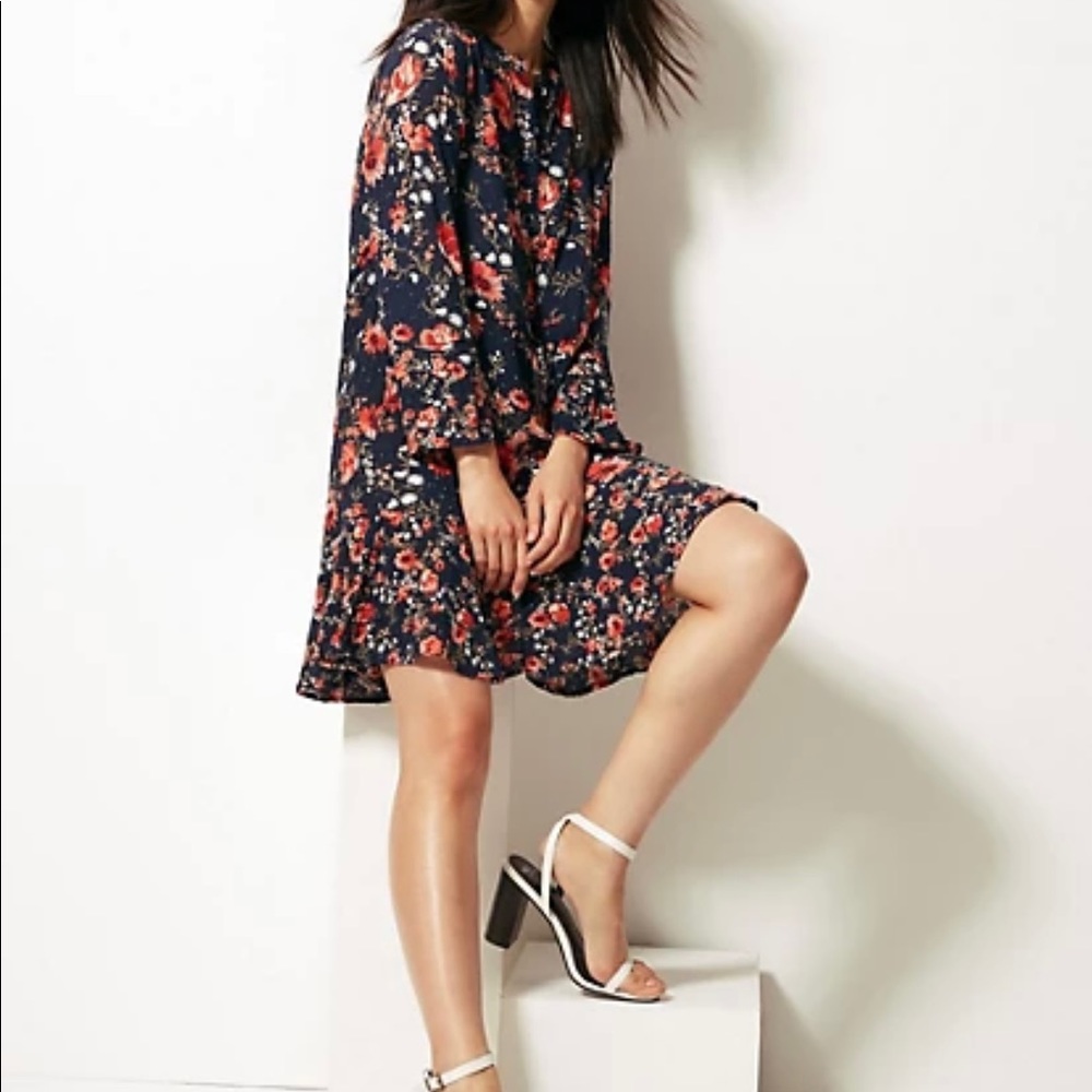 M & s collection Floral Drawcord Relaxed Mini Dress. Navy mix.